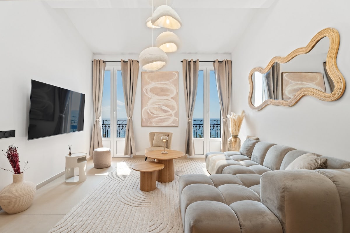 Thumbnail of Promenade