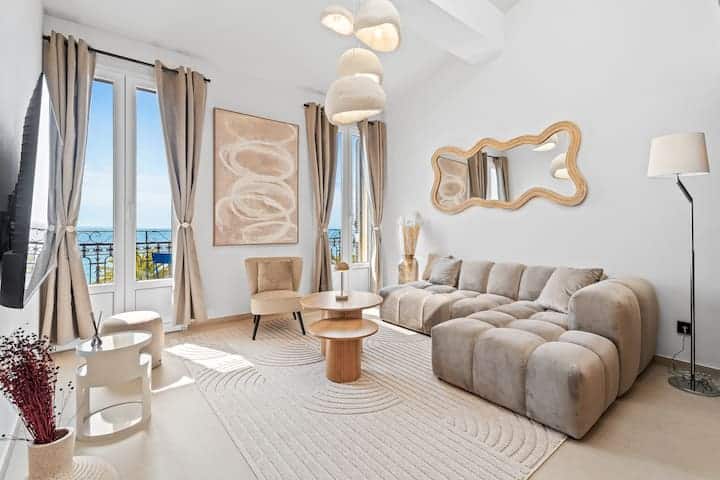 Thumbnail of Promenade