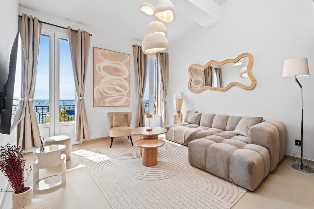 Home staging appartement Airbnb à Nice — aménagement et optimisation